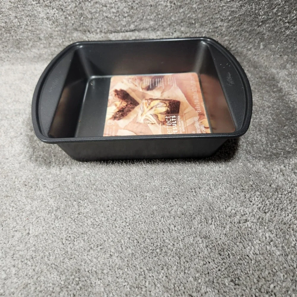 Wilton Square Cake‎ Pan Dark Gray Non-Stick Perfect Results Bakeware 8x8x2 Inch